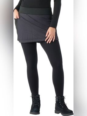 NWT SMARTWOOL
Smartloft Skirt in black size small